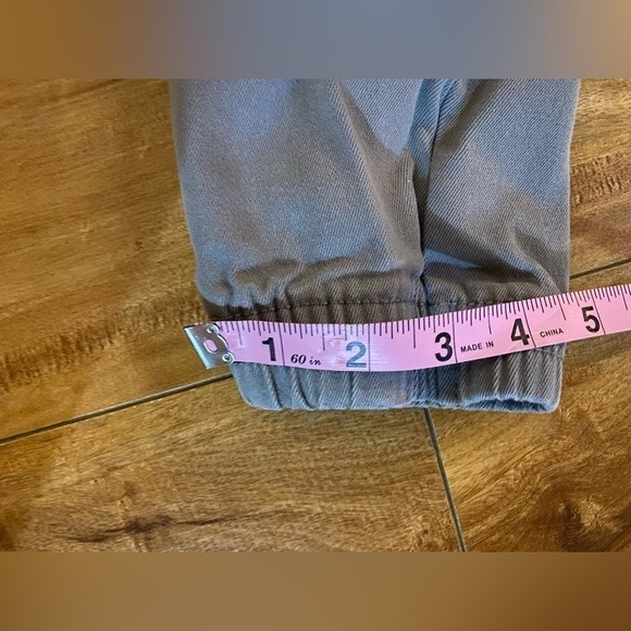 Joe’s Men’s Grey Drop Yoke Cargo Joggers (size small) - Picture 8 of 15